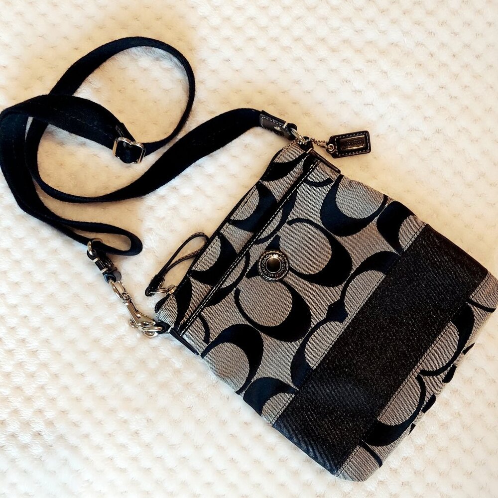 NWOT-COACH Messenger Crossbody Bag Signature Logo Canvas in Black (Sp.01-001)